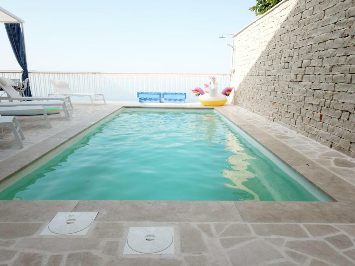 Villa Beline Direct Aan Zee, Verwarmd Zwembad En Sauna トゥリバニ・クルシサ エクステリア 写真