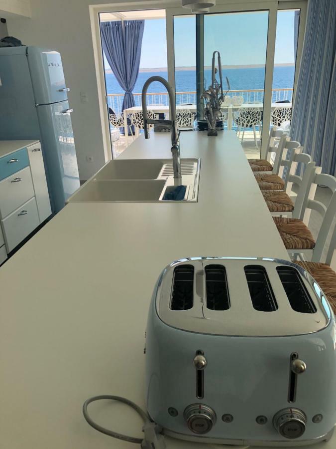 Villa Beline Direct Aan Zee, Verwarmd Zwembad En Sauna トゥリバニ・クルシサ エクステリア 写真