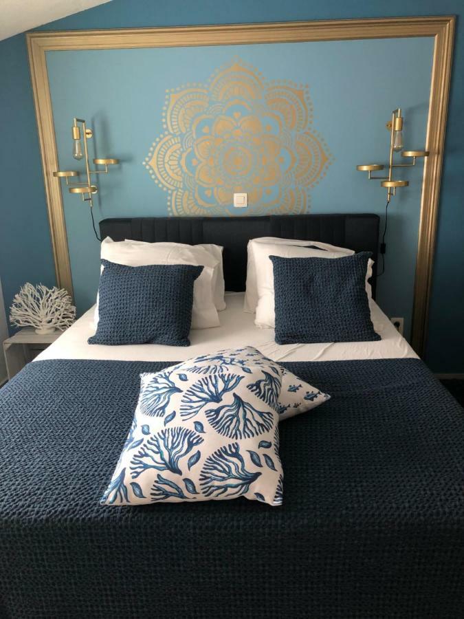 Villa Beline Direct Aan Zee, Verwarmd Zwembad En Sauna トゥリバニ・クルシサ エクステリア 写真