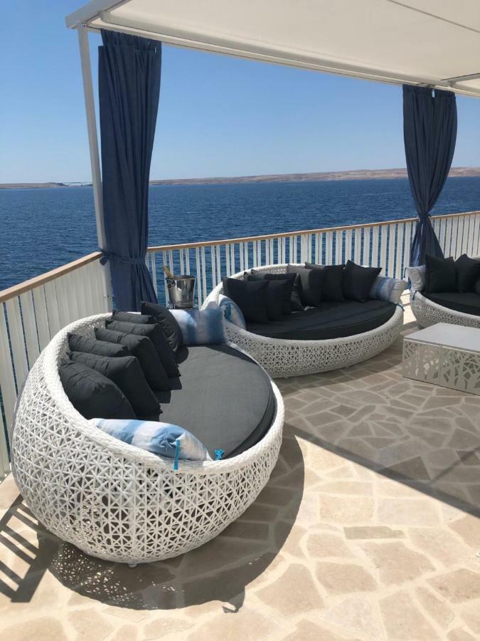 Villa Beline Direct Aan Zee, Verwarmd Zwembad En Sauna トゥリバニ・クルシサ エクステリア 写真