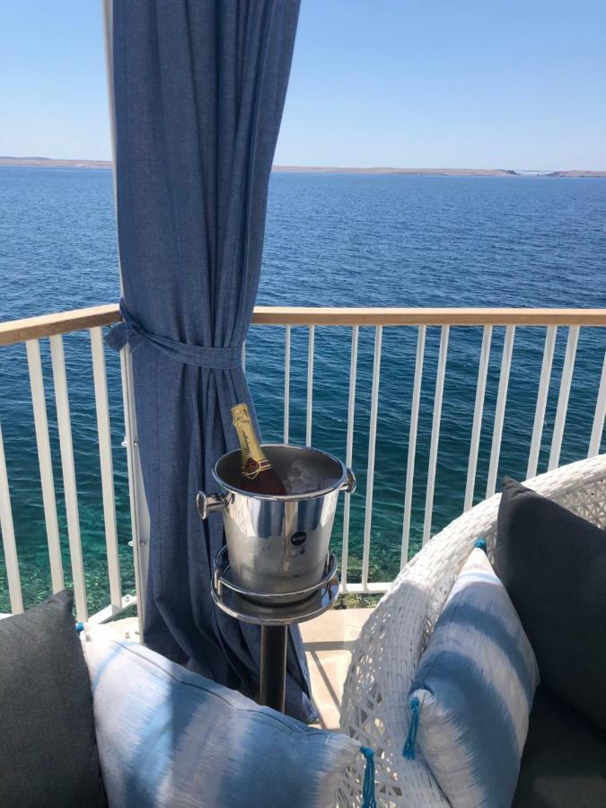 Villa Beline Direct Aan Zee, Verwarmd Zwembad En Sauna トゥリバニ・クルシサ エクステリア 写真