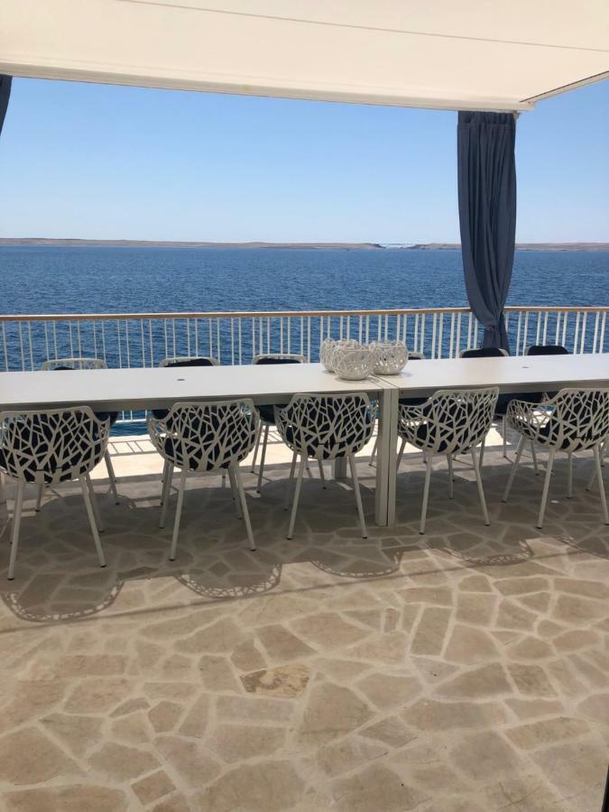 Villa Beline Direct Aan Zee, Verwarmd Zwembad En Sauna トゥリバニ・クルシサ エクステリア 写真