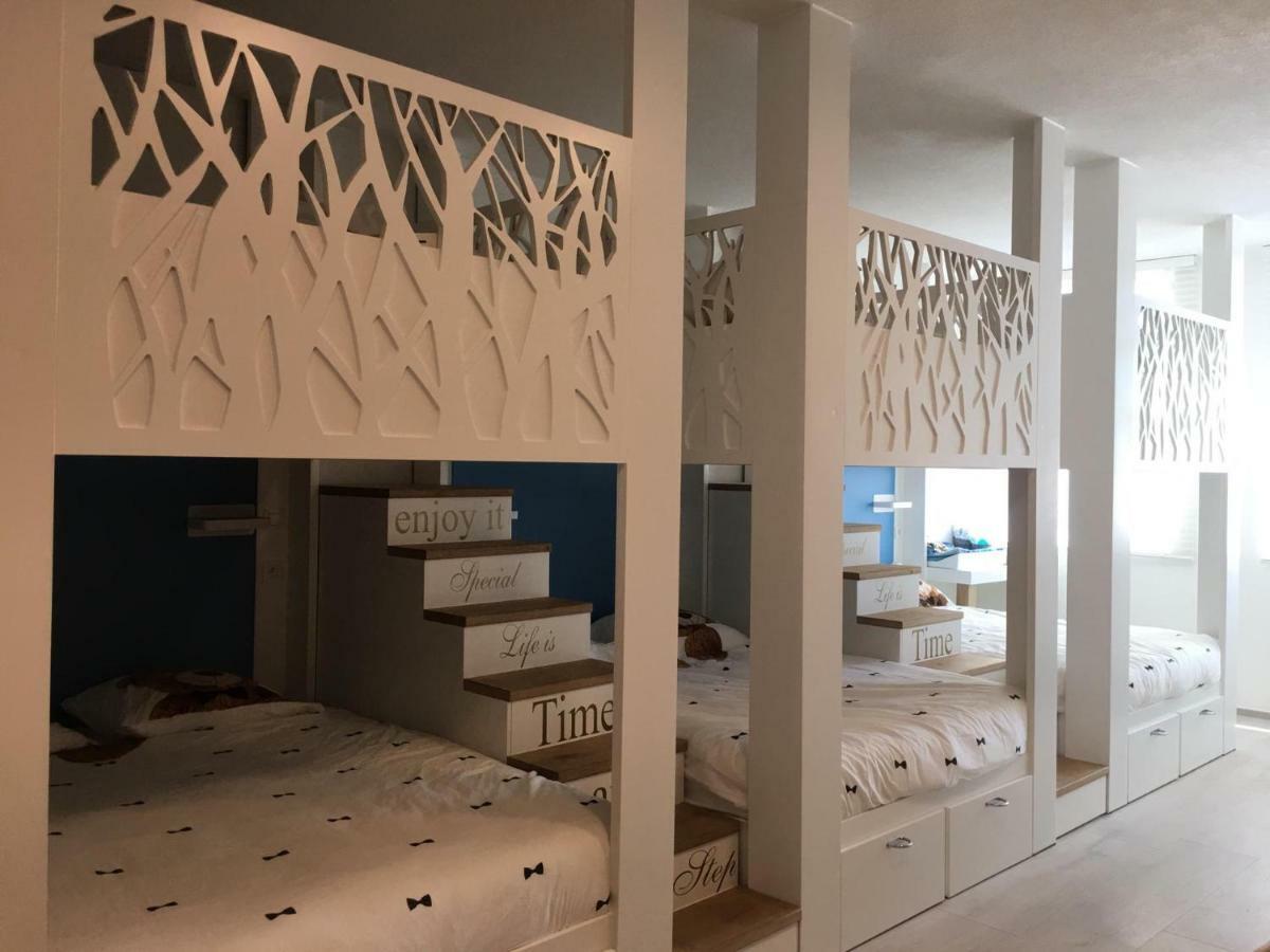 Villa Beline Direct Aan Zee, Verwarmd Zwembad En Sauna トゥリバニ・クルシサ エクステリア 写真
